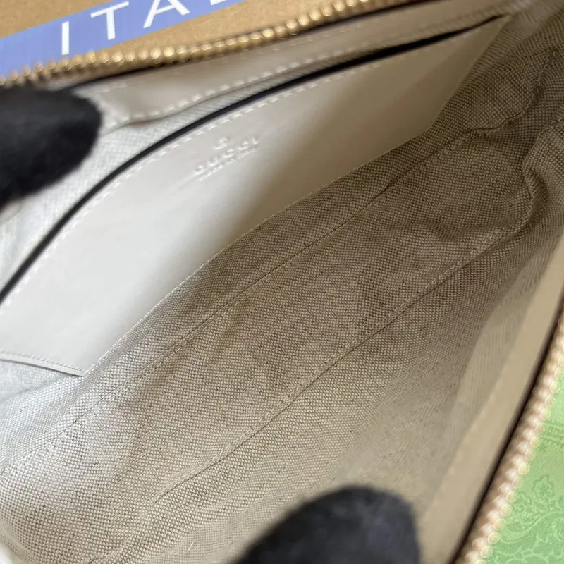 Gucci 735049 GG Matelassé Kabelka Bílá