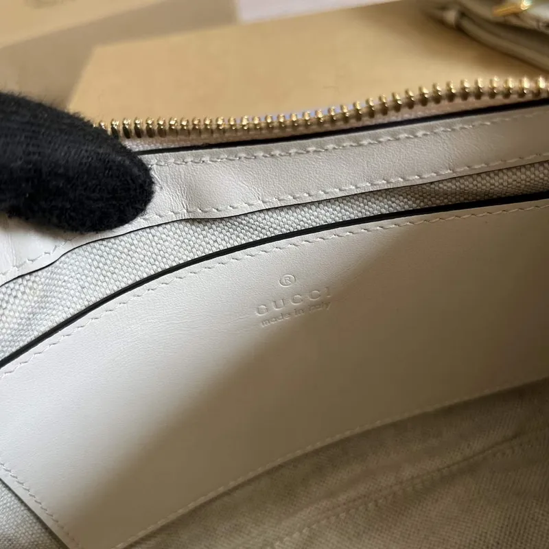 Gucci 735049 GG Matelassé Kabelka Bílá