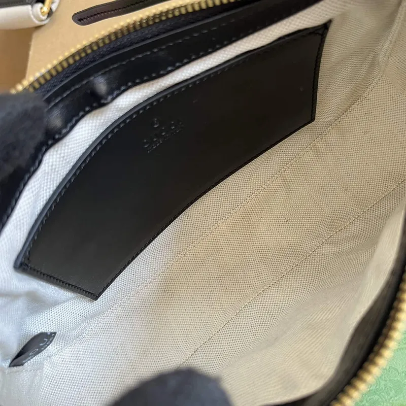 Gucci 735049 GG Matelassé Kabelka Černá