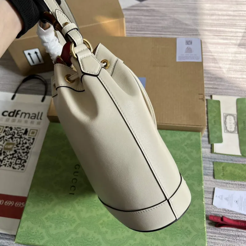 Gucci 724652 Diana Malá Kabela Bucket Bílá