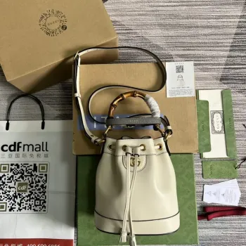 Gucci 724667 Diana Mini Bucket Bag Bílá