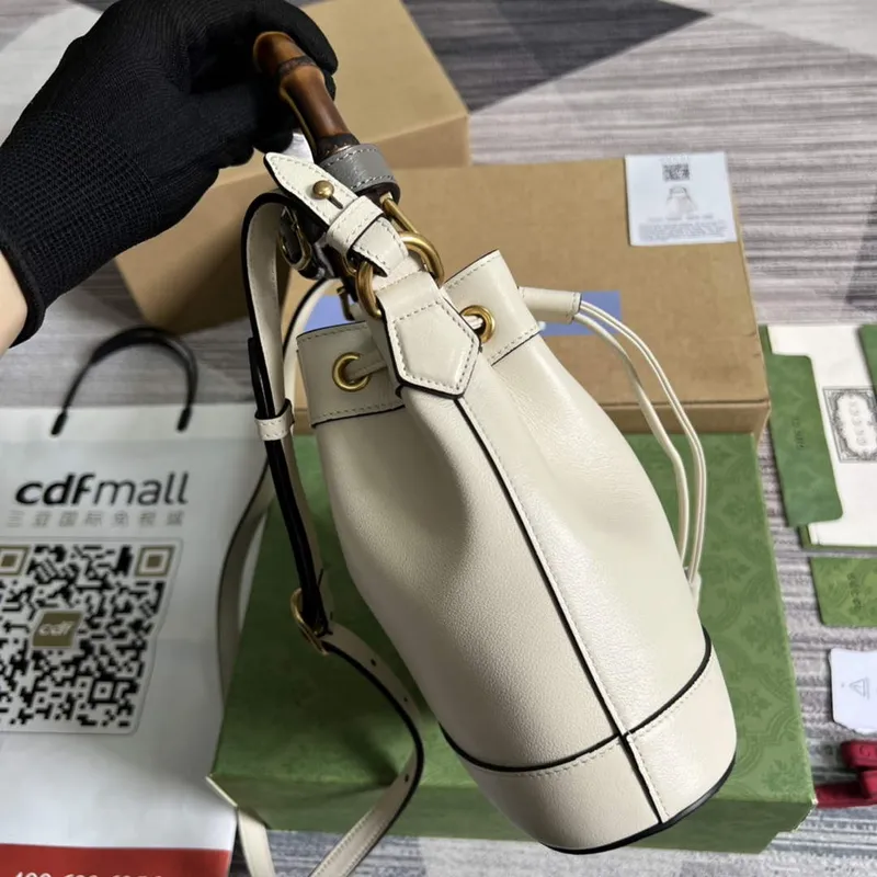 Gucci 724667 Diana Mini Bucket Bag Bílá