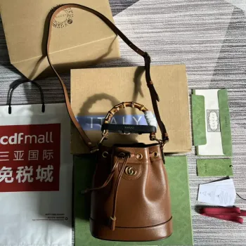 Gucci 724667 Diana Mini Bucket Bag Hnědá
