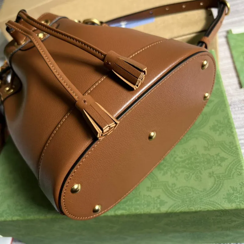 Gucci 724667 Diana Mini Bucket Bag Hnědá