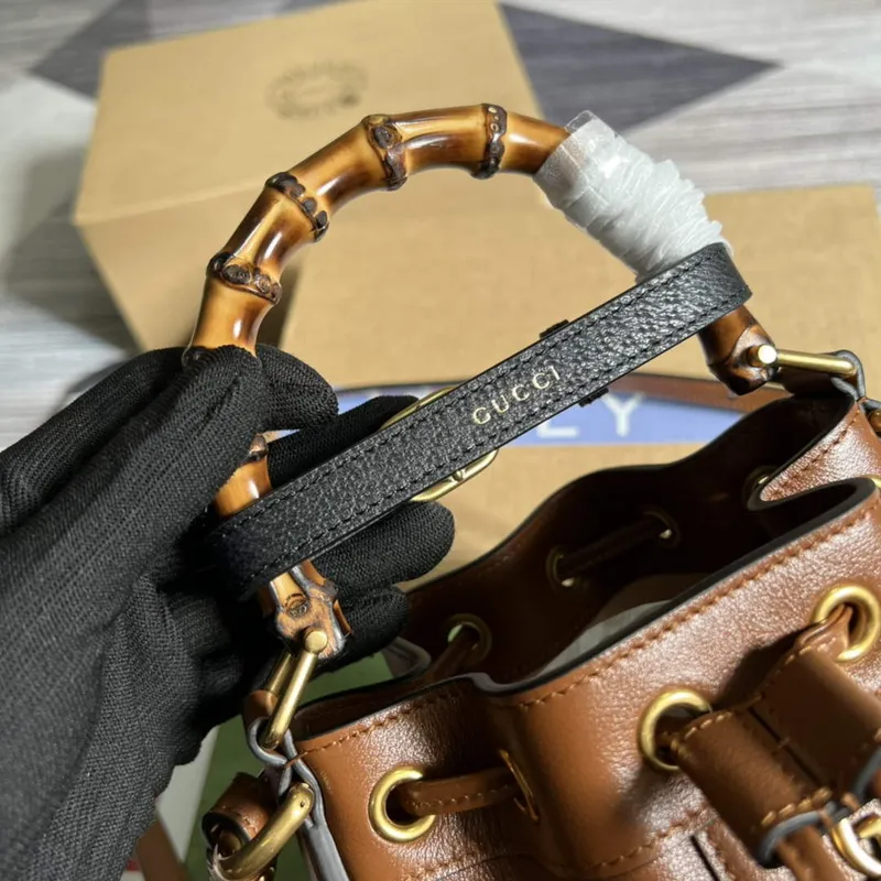 Gucci 724667 Diana Mini Bucket Bag Hnědá