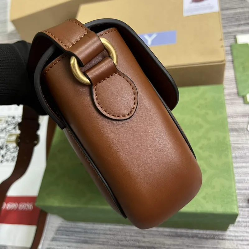 Gucci 675923 embosovaná kožená ramenní taška UD0FT Hnědá