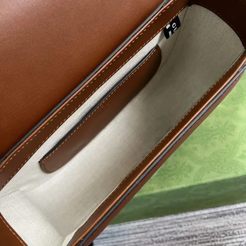 Gucci 675923 embosovaná kožená ramenní taška UD0FT Hnědá