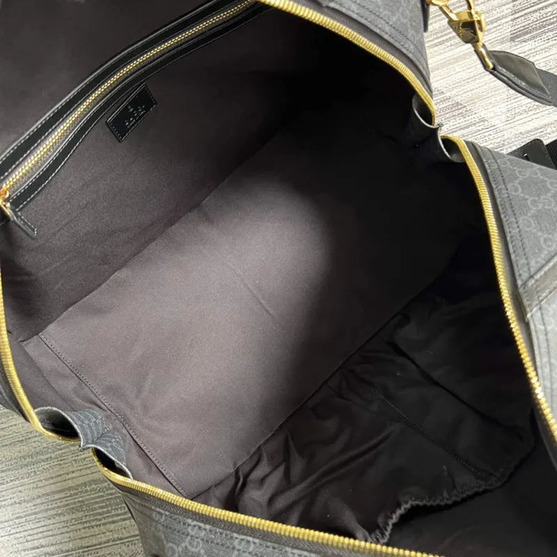 Gucci 696015 Velká cestovní taška s propleteným G Černá