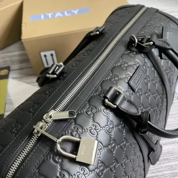 Gucci 406380 GG Embossed Duffle Bag Černá