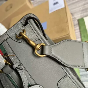 Gucci 715772 Malá kabelka s horním madlem a dvojitým G Šedá