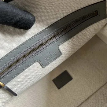 Gucci 715772 Malá kabelka s horním madlem a dvojitým G Šedá