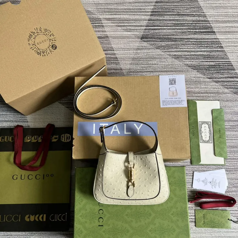 Gucci 637091 Jackie 1961 Mini Kapsička z pštrosí kůže, béžová