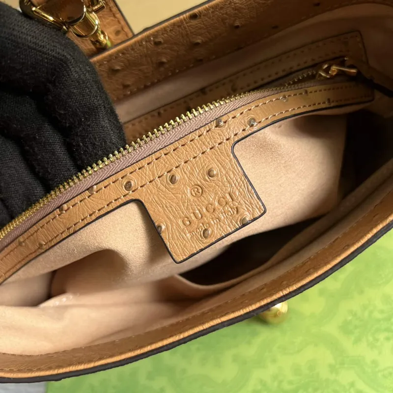 Gucci 636709 Jackie 1961 Malá taška z pštrosí kůže Hnědá