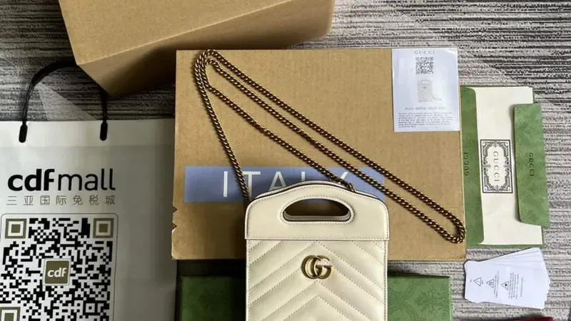 Gucci 699756 GG Marmont mini kabelka s horním uchem – Bílá