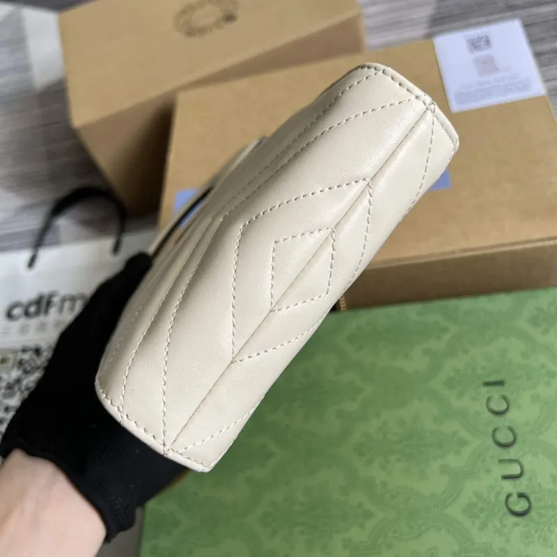 Gucci 699756 GG Marmont mini kabelka s horním uchem Bílá