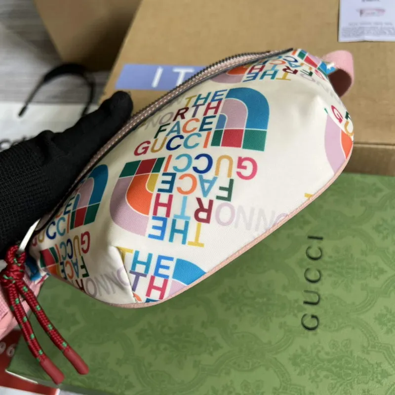 Gucci 650299 The North Face x Gucci ledvinka Růžová