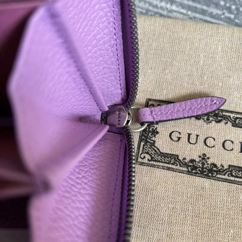 Gucci 456117 GG Marmont Kožená peněženka na zip světle fialová