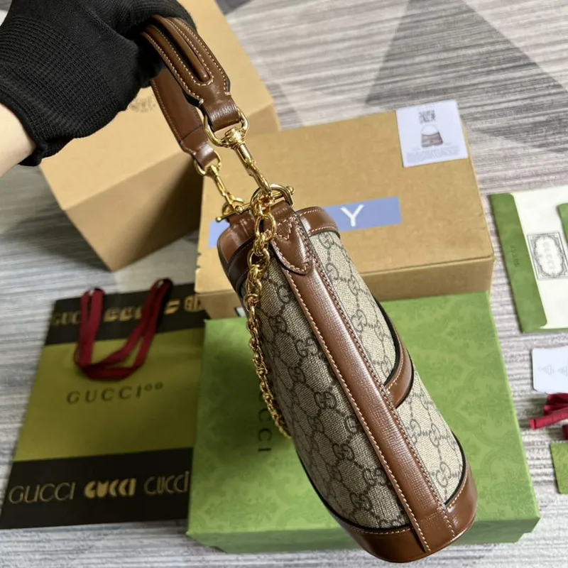 Gucci 696011 Velká kabelka přes rameno s propleteným G Hnědá