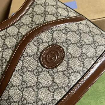Gucci 696011 Velká kabelka přes rameno s propleteným G Hnědá