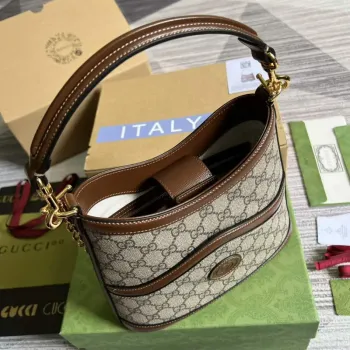 Gucci 696011 Velká kabelka přes rameno s propleteným G Hnědá