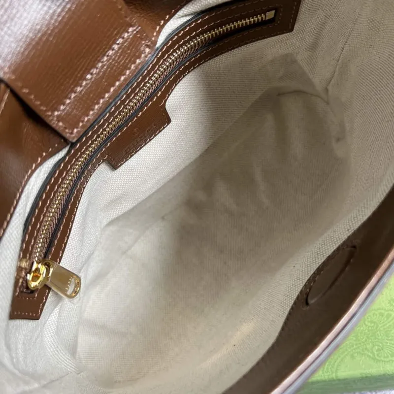 Gucci 696011 Velká kabelka přes rameno s propleteným G Hnědá