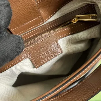 Gucci 696011 Velká kabelka přes rameno s propleteným G Hnědá