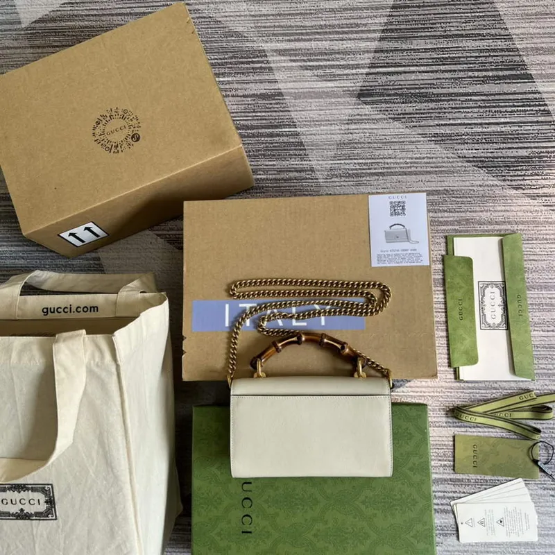 Gucci 675795 Gucci Diana mini ramenní taška Bílá