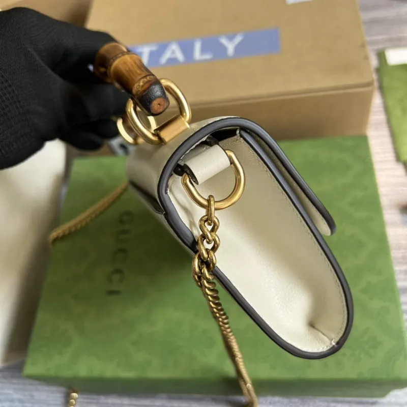 Gucci 675795 Gucci Diana mini ramenní taška Bílá