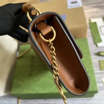 Gucci 675794 Gucci Diana Malá Kabelka přes Rameno Hnědá