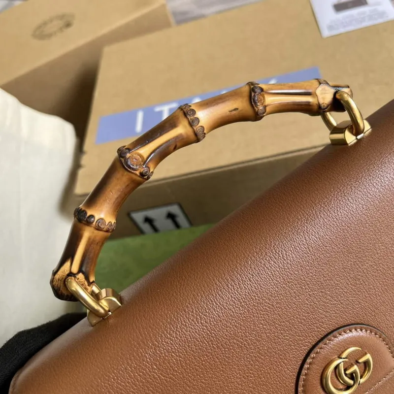 Gucci 675794 Gucci Diana Malá Kabelka přes Rameno Hnědá