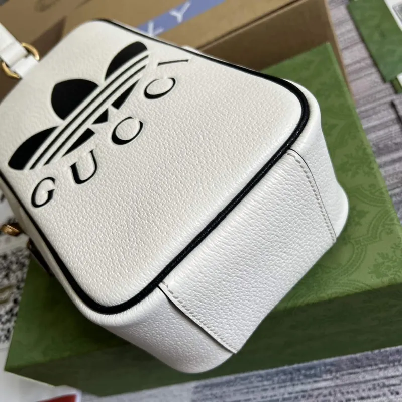 Adidas x Gucci mini taška s krátkým držadlem 702387 Bílá kůže