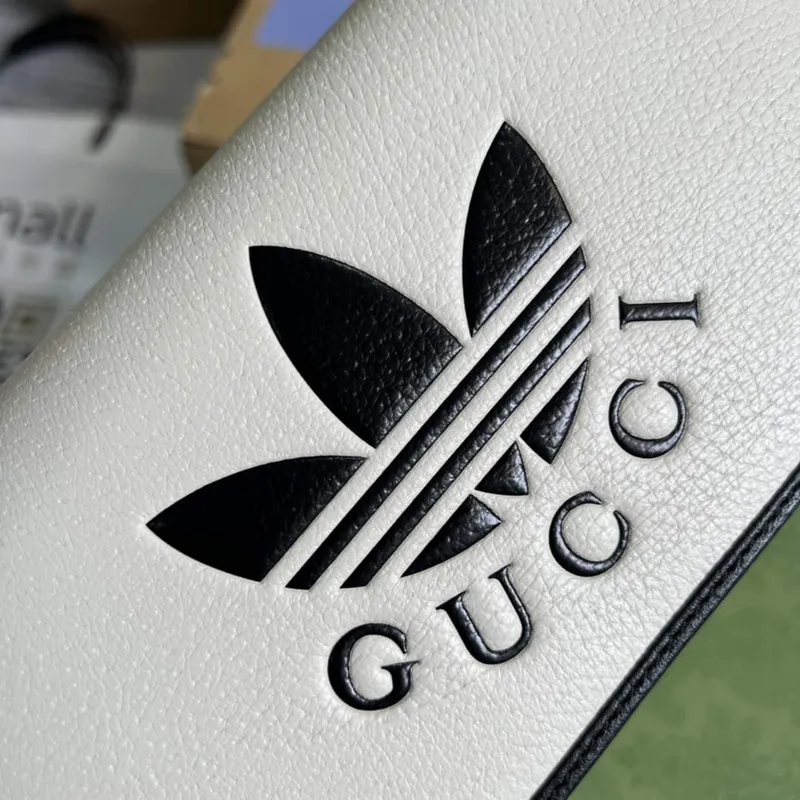 Adidas x Gucci 621892 peněženka s řetízkem Off white a černá kůže