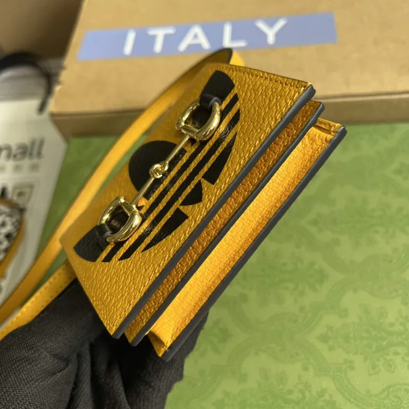 Adidas x Gucci pouzdro na karty s Horsebit 702248 Off black a žlutá kůže