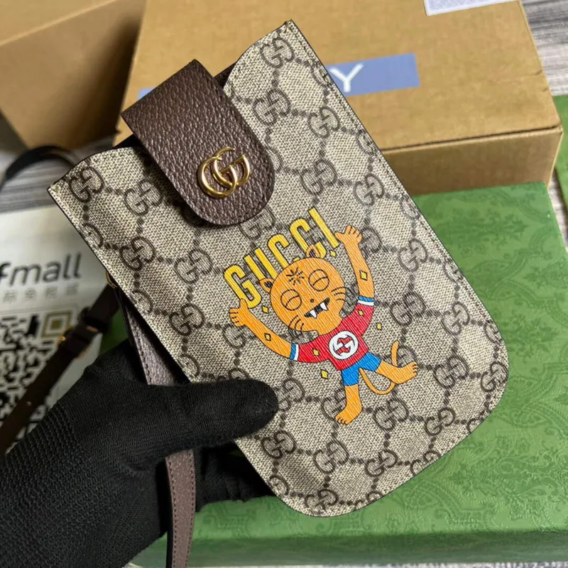 Gucci 700732 Pouzdro na telefon s potiskem kočky hnědé