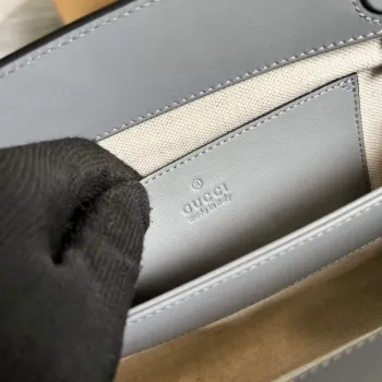 Gucci 702200 GG matelassé kožená kabelka přes rameno Prašná šedá