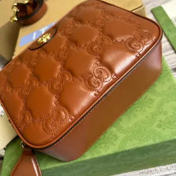 Gucci 702234 GG Matelassé kožená kabelka přes rameno světle hnědá