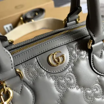 Gucci 702242 GG matelassé kožená kabelka přes rameno Prašná šedá