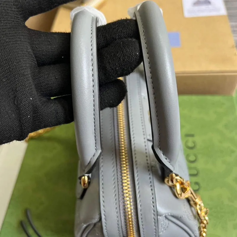 Gucci 702251 GG matelassé kožená taška s horním uchopem Prašná šedá