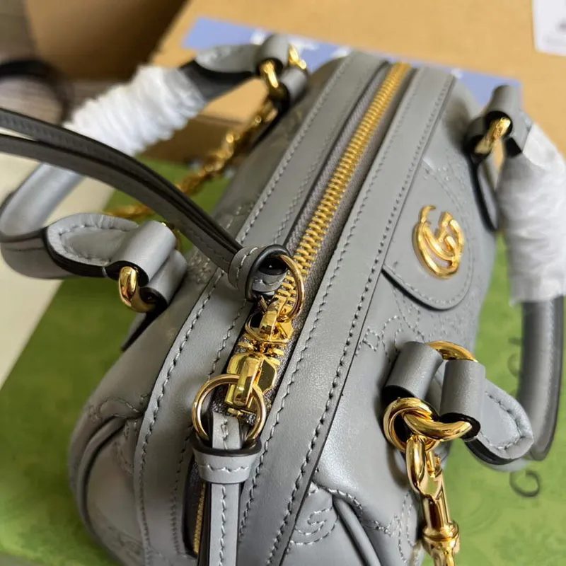 Gucci 702251 GG matelassé kožená taška s horním uchopem Prašná šedá