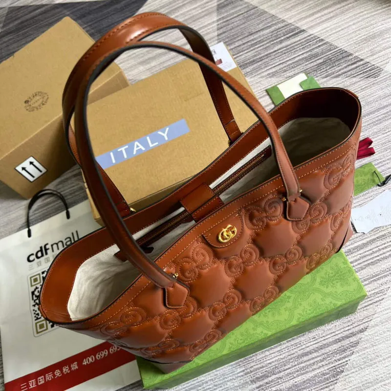 Gucci 631685 GG matelassé kožená střední taška světle hnědá