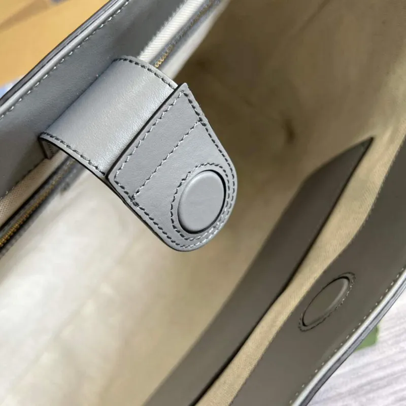 Gucci 631685 GG matelassé kožená střední taška šedá