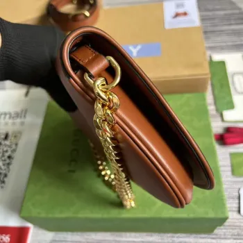 Gucci 699268 Gucci Blondie kožená taška přes rameno Hnědá