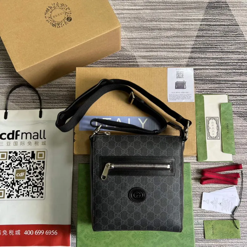 Gucci 681021 GG Supreme messenger bag Černá