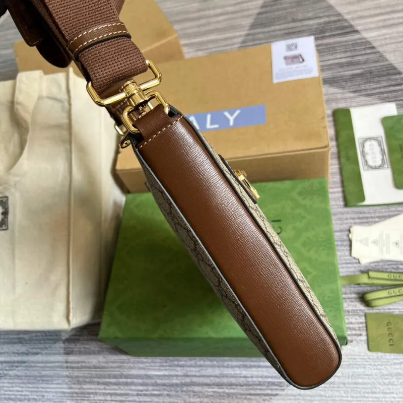 Gucci 681021 GG Supreme messenger taška Hnědá