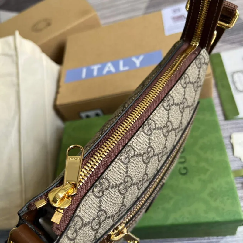 Gucci 681021 GG Supreme messenger taška Hnědá