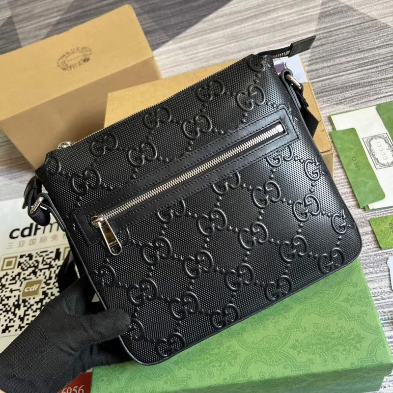 Gucci 406410 GG embosovaná malá messenger taška černá