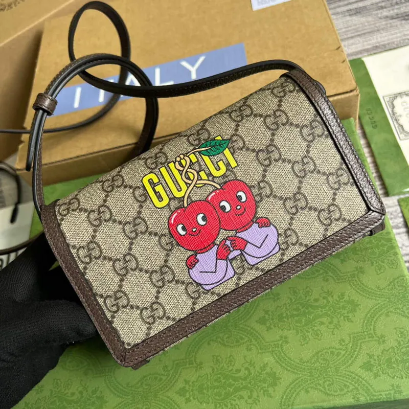 Gucci 700733 Gucci mini taška s potiskem třešní