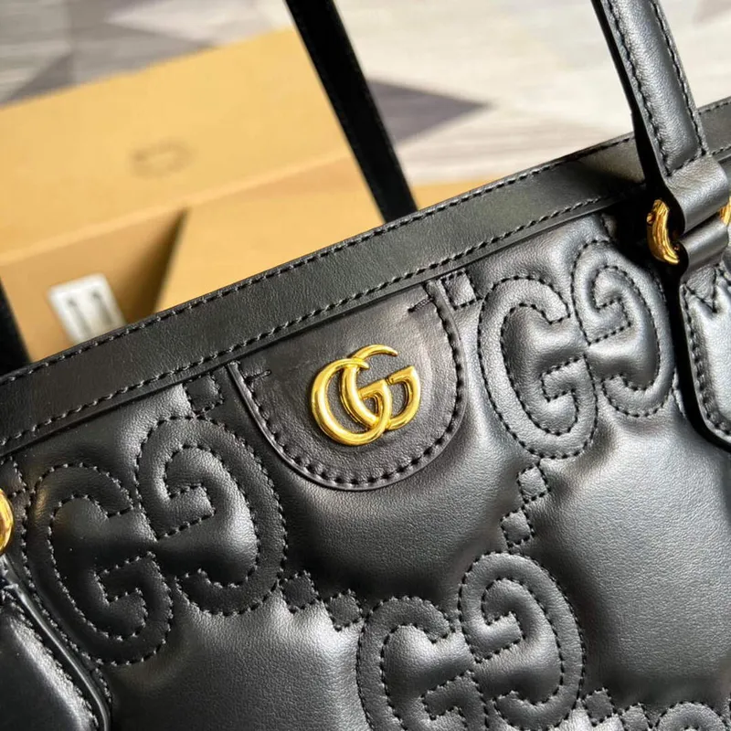 Gucci 631685 GG matelassé kožená střední taška černá