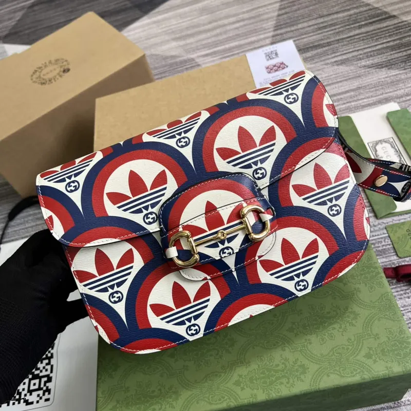 Gucci adidas x Gucci Horsebit 1955 ramenní taška 602204 modrá a červená kůže