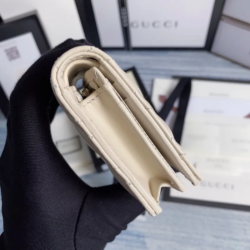 Gucci 466492 GG Marmont pouzdro na karty v bílé barvě
